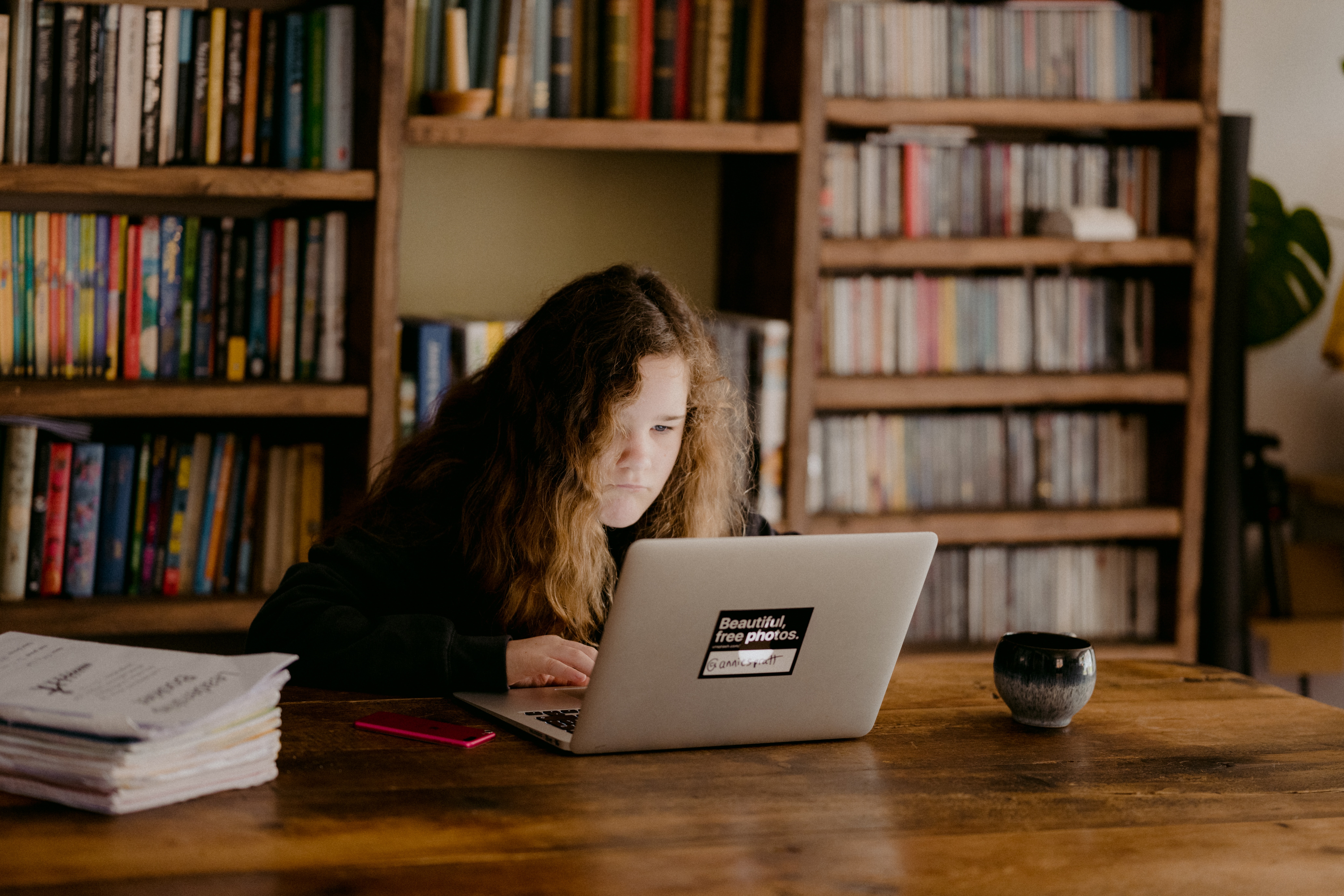 annie-spratt-CV3nkG7XIwg-unsplash laptop online school Photo by Annie Spratt on Unsplash