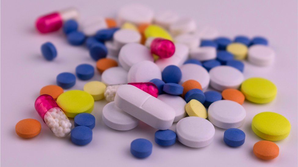 Covid: Pfizer says antiviral pill 89% effective in high-risk cases - BBC News