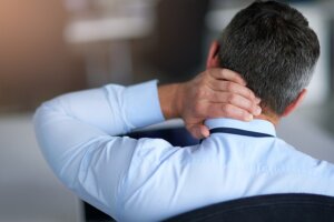 https-www-torgensonlaw-com-wp-content-uploads-2026-08-whiplash-causing-headaches-300x200-jpg